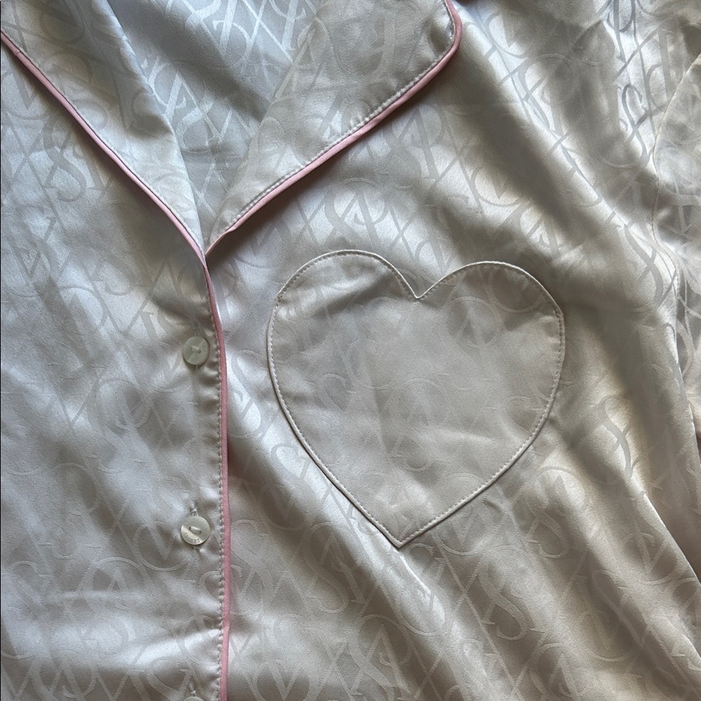 NWT Victoria’s Secret Cream and Pink Signature Pajama Set - Picture 3 of 13